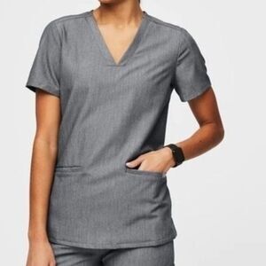 Figs Casma Gray Graphite three pocket V Neck Scrub top S
